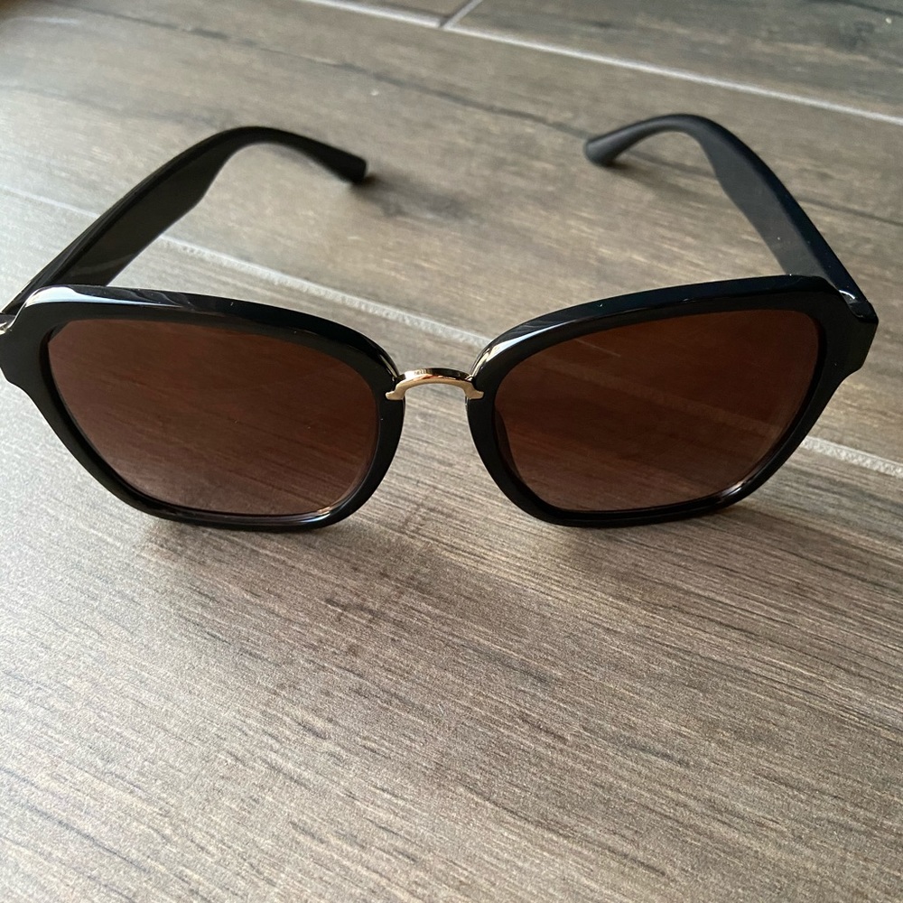 EUC Tory Burch sunglasses 🕶!!